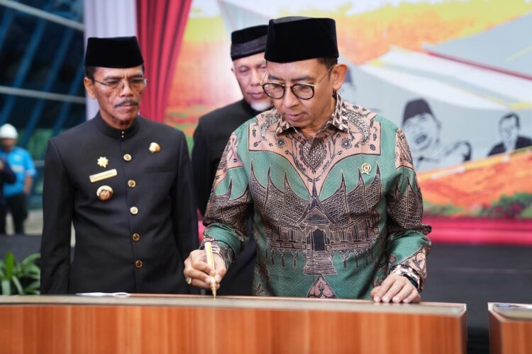 Menteri Kebudayaan Resmikan Museum PDRI dan Museum Tan Malaka 1 RESMIKAN—Menteri Kebudayaan Fadli Zon meresmikan museum PDRI di Nagari Koto Tinggi, Lima Puluh Kota.