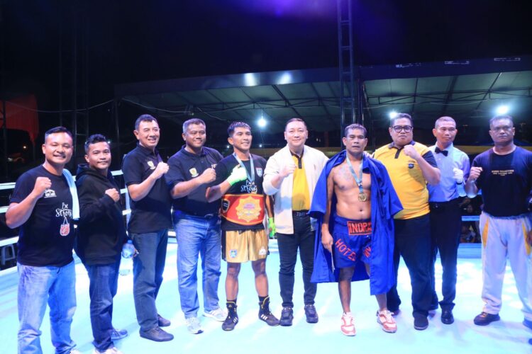 Minang Combat Sport Piala Dansat Brimob Polda Sumbar Sukses Digelar, Salurkan Bakat Bela Diri untuk Cegah Tawuran dan Narkoba 1 PENUTUPAN—Wakapolda Sumbar Brigjen Pol Gupuh Setiyono saat menutup kejuaraan bela diri Minang Combat Sport (MCS) memperebutkan piala bergilir Dansat Brimob Polda Sumbar.