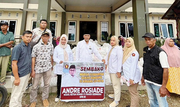 Andre Rosiade Kirim 1.500 Paket Sembako untuk Korban Banjir Bandang Limapuluh Kota 1 BANTUAN SEMBAKO— Tim dari Andre Rosiade mengirimkan 1.500 paket sembako untuk korban banjir bandang di sejumlah lokasi di Kabupaten Limapuluh Kota.