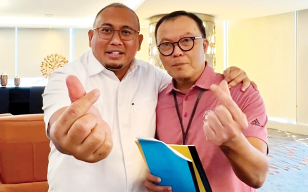 Temui Dirut Telkomsel, Andre Rosiade Perjuangkan Sinyal Seluler di Palembayan Agam 1 AJUKAN PERMOHONAN BTS— Anggota DPR RI Andre Rosiade, menemui Dirut Telkomsel Nugroho untuk menyerahkan permohonan pembangunan BTS di dua nagari di Kecamatan Palembayan, Kabupaten Agam.