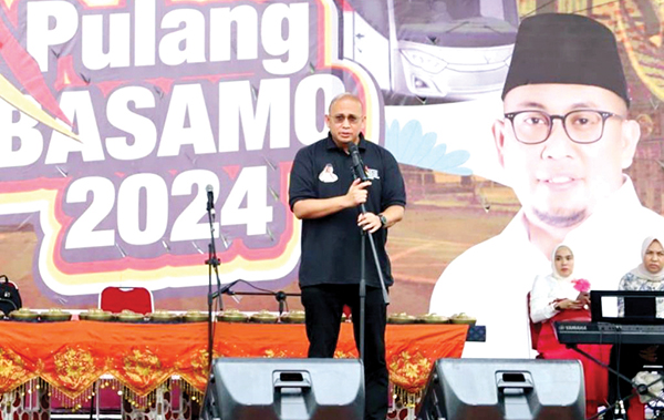 Lebaran 2025, Andre Rosiade Siapkan 250 Bus Mudik Gratis untuk Perantau Minang 1 MUDIK GRATIS—Anggota DPR RI Fraksi Partai Gerindra asal Sumbar Andre Rosiade kembali menyiapkan agenda besar pulang basamo atau mudik perantau Minang pada Lebaran Idul Fitri 2025 mendatang. Sebanyak 250 bus akan disiapkan untuk membantu para perantau pulang secara gratis menjelang Idul Fitri 1446 H.