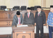 Pemkab dan DPRD Agam Setujui Ranperda APBD 2025 Menjadi Perda