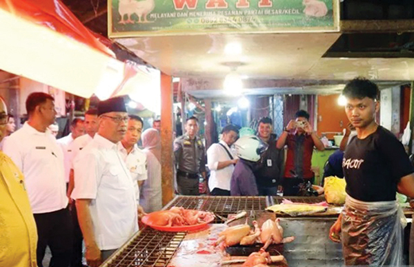 Pemkot Monitoring Pasar, Harga Pangan di Bukittinggi Alami Kenaikan Signifikan 1 MONITORING HARGA PASAR— Pemerintah Kota Bukittinggi melalui Tim Pengendali Inflasi Daerah (TPID) intens melakukan monitoring harga di pasar tradisional.