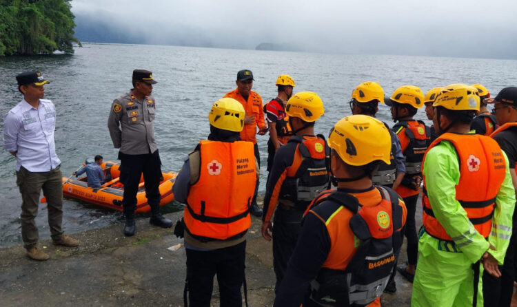 Hari Ketujuh, Pencarian Nelayan yang Tenggelam di Danau Maninjau Dihentikan 1 Pencarian Nelayan yang Hilang di Maninjau 1