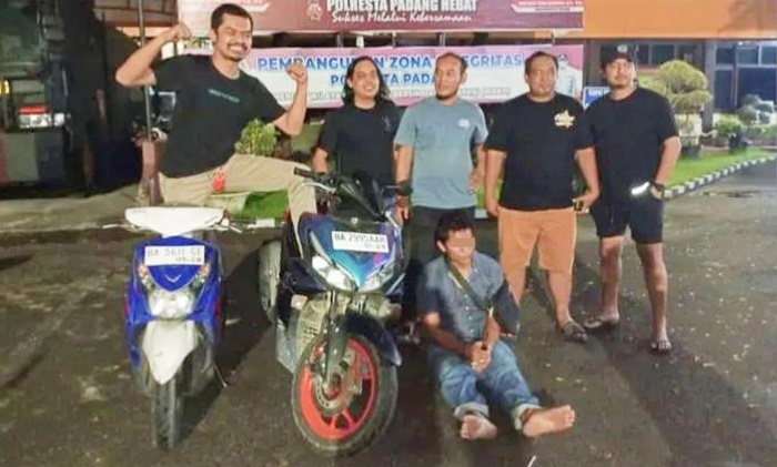Pencuri Motor di RSUP M Djamil Padang Ditangkap, Terekam CCTV dan Sempat Viral 1 PENCURI MOTOR— Pelaku Fitra Lisma (28) yang melakukan pencurian sepeda mtoor di RSUP M Djamil Padang ditangkap Tim Klewang Polresta Padang.