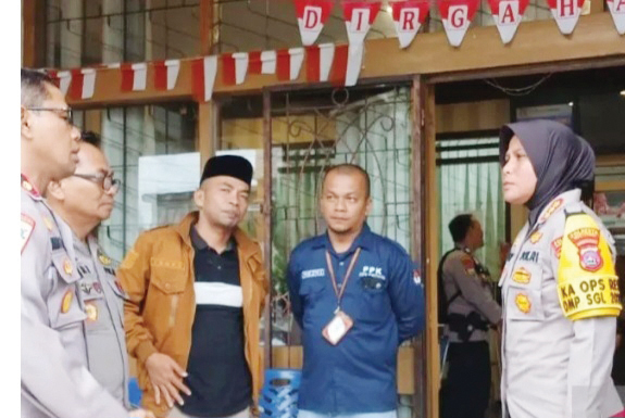 Penggunaan Sirekap Optimal dalam Rekapitulasi Penghitungan Suara 1 SIREKAP— Penggunaan aplikasi Sirekap dalam pelaksanaan rekapitulasi hasil penghitungan suara Pilkada Bukittinggi 2024 di tingkat kecamatan se-Kota Bukittinggi berjalan Optimal.