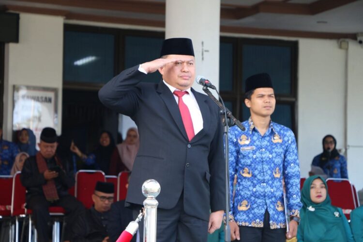 IRUP—Pj Sekretaris Daerah Kota Pariaman, Mursalim jadi Inspektur upacara.
