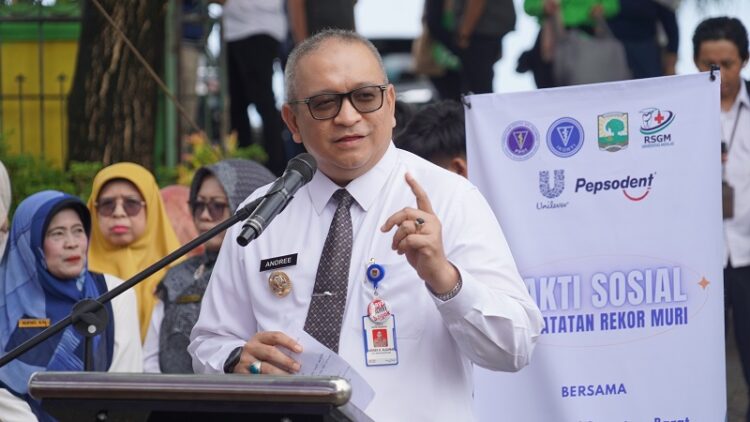 Pj Wako Padang Ajak ASN Manfaatkan Medsos untuk Sebarkan Informasi Pembangunan 1 media sosial— Pj Wali Kota Padang, Andree Algamar, mengajak aparatur sipil negara (ASN) di lingkup Pemerintah Kota Padang untuk aktif memanfaatkan media sosial.