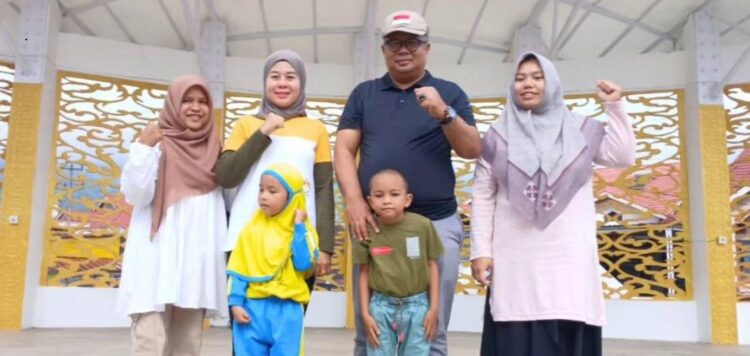 Dua Sekolah Madrasah Utusan Solsel, Raih Prestasi dalam Penilaian UKS Tingkat Sumbar 1 GELARAN CFD—Sekretaris Daerah, Dr. H. Syamsurizaldi dalam gelaran Car Free Day (CFD) sekaligus pelayanan pemerintah di RTH Solok Selatan di Padang Aro, Minggu (22/12) pagi.