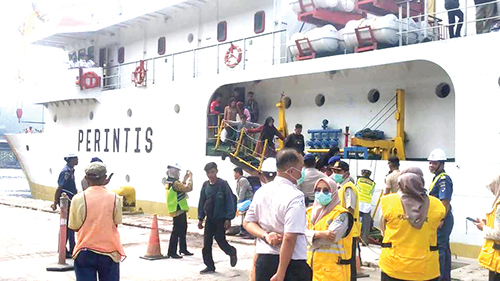 Jaga Kenyamanan dan Keselamatan Penumpang, Libur Nataru, Pelindo Regional 2 Teluk Bayur Siapkan Layanan Optimal 1 LONJAKAN PENUMPANG— Pelindo Regional 2 Teluk Bayur memaksimalkan persiapan operasional menjelang libur Nataru dari berbagai aspek, mulai dari sarana, prasarana, keamanan dan keselamatan. Diprediksi terjadi lonjakan penumpang selama libur Nataru ini.