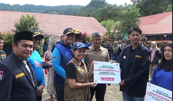 Peringati BBKT dan Hari Kesetiakawanan Nasional di Kota Padang, Andree Algamar Pesankan Pemuda Hindari Kenakalan Remaja 1 Karang Taruna Kelurahan Tarantang menerima bantuan program pengembangan dan pemberdayaan masyarakat dari PT Semen Padang.
