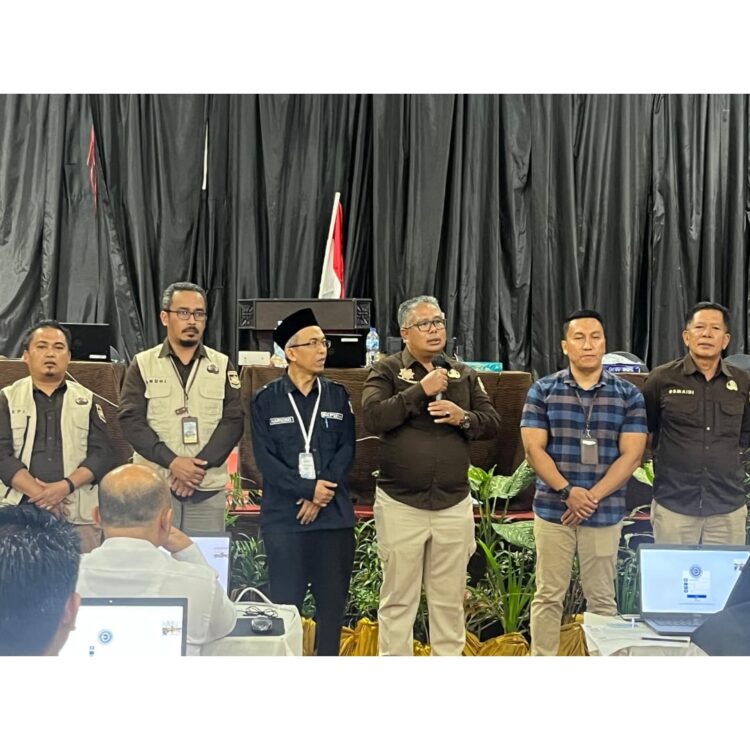 Sekda Solsel Motivasi Calon PPPK 1 MOTOVASI PESERTA— Sekretaris Daerah Solok Selatan H. Syamsurizald saat berikan arahan dan motovasi kepada para calon PPPK yang mengikuti seleksi, kemarin.