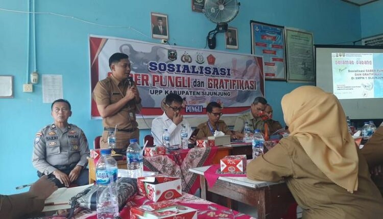Tim UPP Saber Pungli Sijunjung, Gelar Sosialisasi Pencegahan Penyimpangan Dana Desa dan Dana BOS 1 SOSIALISASI—Tim UPP Saber Pungli Sijunjung Gelar Sosialisasi Pencegahan Penyimpangan Dana Desa dan Dana BOS.