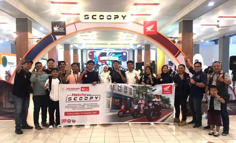 Matchy With Scoopy, Keseruan Komunitas Honda di Launching New Honda Scoopy 1 MATCHY WITH SCOOPY— Puluhan bikers yang tergabung dalam AHSB mengikuti acara bertajuk matchy with Scoopy yang diadakan oleh PT. HPM berbarengan launching New Honda Scoopy, Sabtu (7/12).