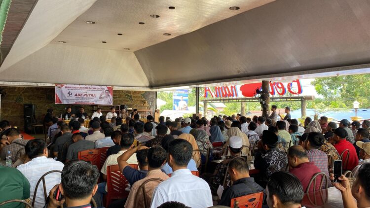 PAMERKAN—Ajang luar biasa bagi puluhan pelaku Usaha Mikro, Kecil dan Menengah (UMKM) untuk memamerkan dan menjual produk mereka.