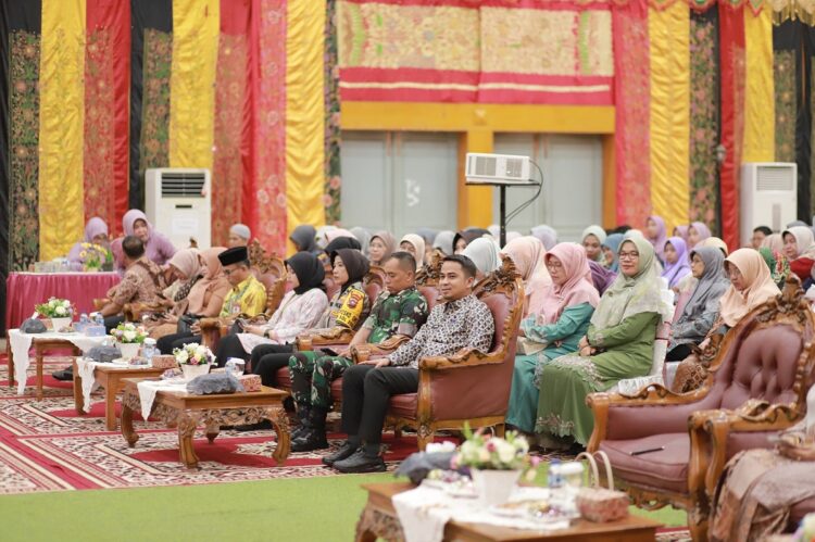 Wawako Hadiri Peringatan Hari Ibu Ke-96 Tingkat Kota Solok 1 HADIRI—Wakil Wali Kota Solok, Dr.Ramadhani Kirana Putra saat menghadiri kegiatan peringatan Hari Ibu ke-93 Tahun 2024 tingkat Kota Solok.