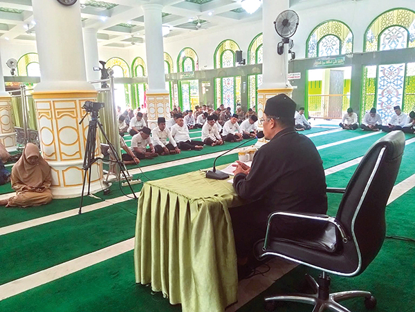 Wirid Mingguan Korpri Agam, Kaji Cara Meraih Ketenangan Jiwa 1 WIRID PENGAJIAN MINGGUAN— Memasuki pekan terakhir di 2024, Korpri Kabupaten Agam kembali menggelar wirid pengajian mingguan di Masjid Agung Nurul Fallah, Jumat (27/12).