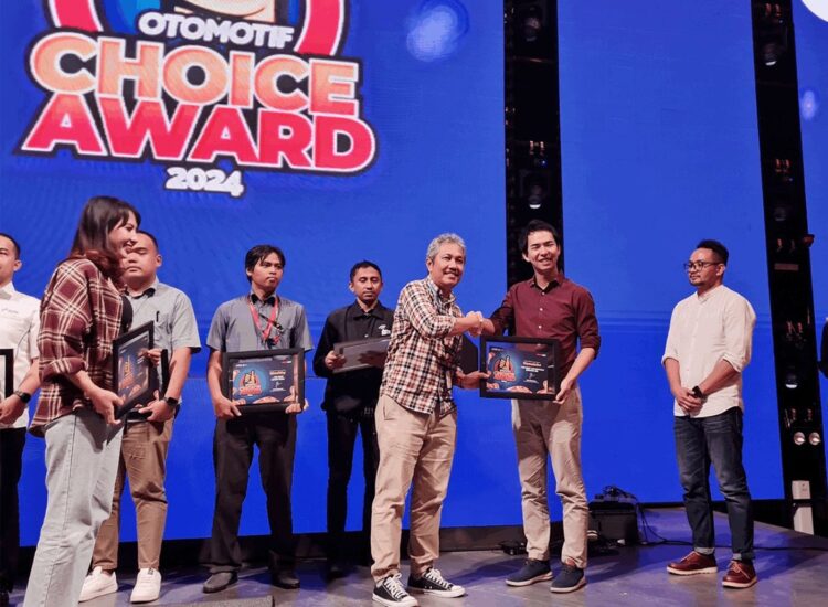 Buktikan Kualitas Produk, Yamalube Sabet Gelar “The Best Motorcycle Genuine Oil” 1 RAIH PENGHARGAAN-Yamalube sukses dinobatkan sebagai The Best Motorcycle Genuine Oil di ajang Otomotif Choice Award (OCA) 2024.