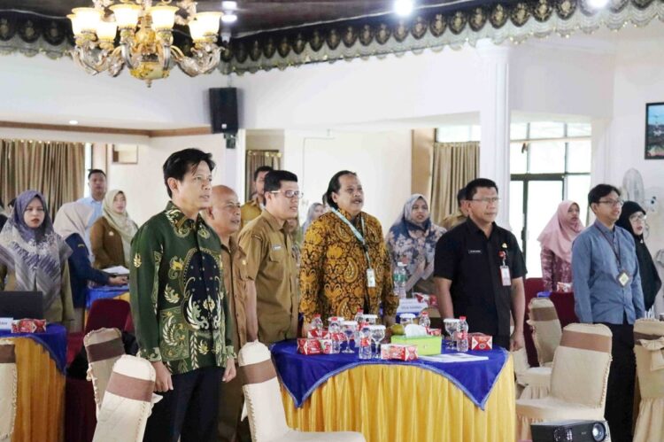 MONEV—Kegiatan monitoring dan evaluasi (Monev) berlangsung di Balairung Rumah Dinas Wali Kota Pariaman.