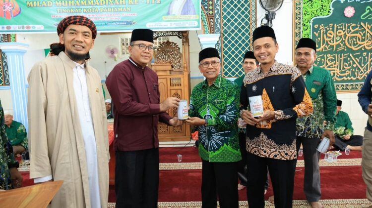 112 Tahun Muhammadiyah, Hadirkan Kemakmuran untuk Umat 1 HADIRI MILAD MUDAHAMMADIYAH— Staf Ahli Pemerintahan Hukum dan Politik Sekretariat Daerah Kota Pariaman Ferialdi, menghadiri Milad ke-112 Muhammadiyah tahun 2024 tingkat Kota Pariaman di Masjid Raya Jati.