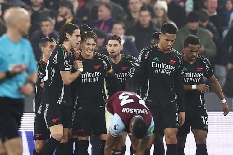 Kalahkan Tuan Rumah West Ham 5-2, Arsenal Naik ke Peringkat Kedua Tempel Liverpool 1 MENANG TELAK— Arsenal naik ke peringkat kedua klasemen sementara Liga Inggris setelah mengalahkan tuan rumah West Ham dengan skor 5-2 di Stadion London, London, Minggu (1/12) dini hari WIB.