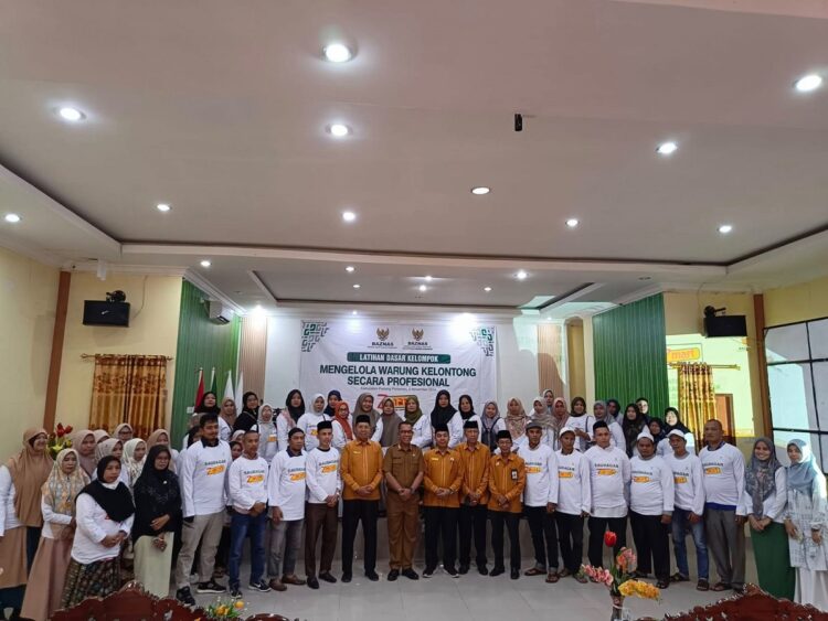 Tingkatkan Ekonomi Masyarakat Padangpariaman, Baznas Hadirkan Pogram ZMart 1 PROGRAM ZMART— Pengurus Badan Amil Zakat Nasional (Baznas) Kabupaten Padangpariaman foto bersama usai peluncran program ZMart.