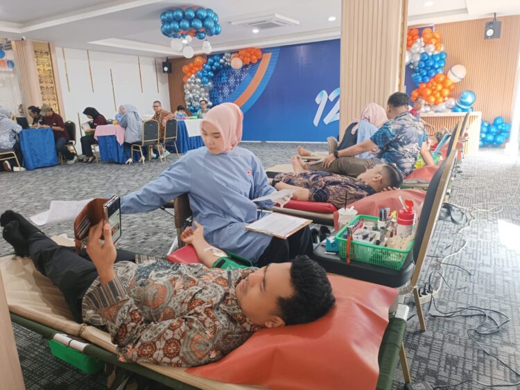Meriahkan HUT ke-129, BRI RO Padang Gelar Donor Darah 1 BRI menggelar donor darah, Selasa (17/12) di Gedung BRI RO Padang. Foto: Dokumentasi BRI RO Padang