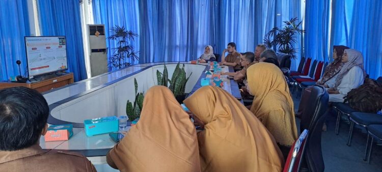 Alami Lonjakan Harga Pangan, Pemkab Pasbar Ikuti Rakor Pengendalian Inflasi dengan Kemendagri 1 daring oleh Kementerian Dalam Negeri Kemendagri melalui Zoom Meeting dari Ruang Balkon Kantor Bupati Pasbar