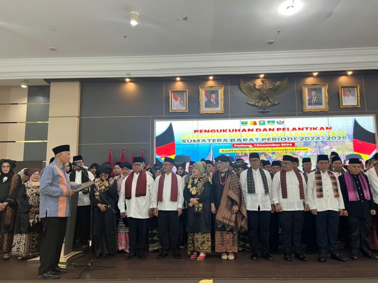 Gubernur Mahyeldi Kukuhkan Pengurus S3 Sumbar 1 db0b4009 fb1f 42b1 aebf e7e133eb7a01