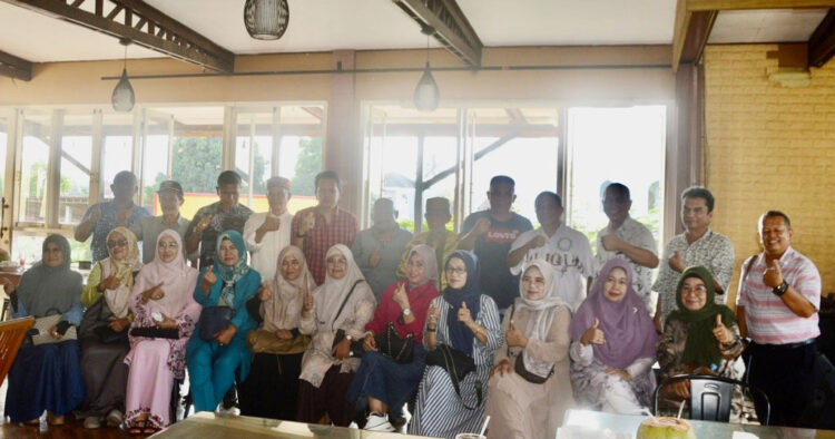 Februari 2025, IKSKP Gelar Mubes 1 PERSIAPAN MUBES— Pengurus Ikatan Keluarga Sungai Limau Kota Padang (IKSKP) berfoto bersama usai rapat persiapan mubes yang akan dilaksanakan pada Februari 2025 mendatang, Minggu (29/12).