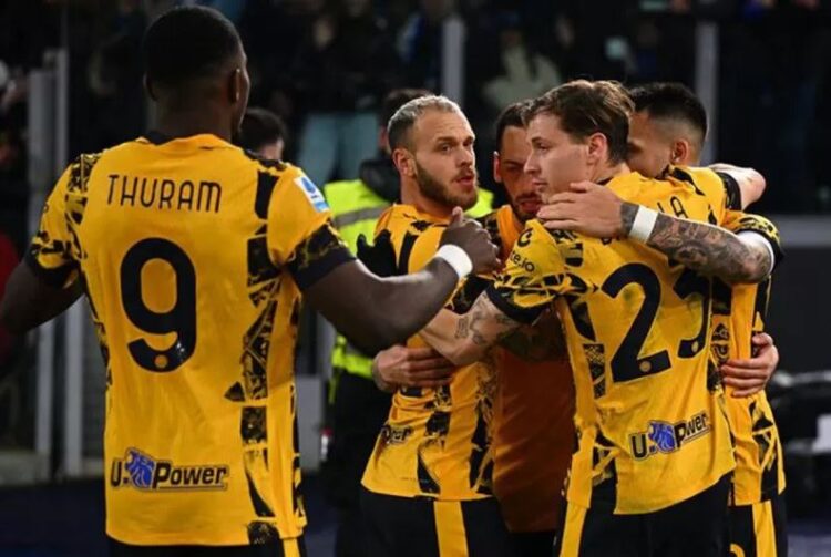 Inter Milan Naik ke Peringkat Tiga Klasemen Usai Hajar Lazio 6-0 1 SELEBRASI— Para pemain Inter Milan berselebrasi setelah tercipta gol ke gawang Lazio dalam pertandingan lanjutan giornata ke-16 Serie A 2024/25 di Stadio Olimpico, Roma, Selasa (17/12) dini hari.