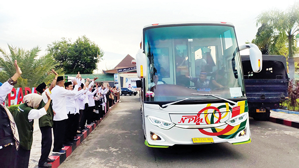 Berangkat 2 Mei 2025, Kuota Haji Sumbar 4.613 Jemaah, Paling Banyak dari Kota Padang, 1.000 Jemaah 1 KEBERANGKATAN HAJI— Sumbar mendapat jatah kuota haji sebanyak 4.613 orang untuk musim haji 2025. Dimana, jadwal keberangkatan kloter pertama pada 2 Mei 2025 melalui Embarkasi Padang.