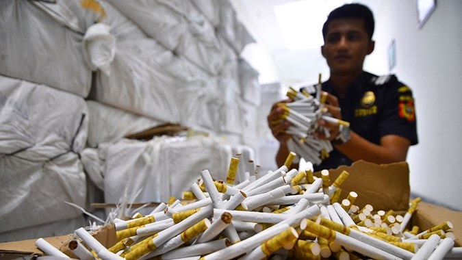 2025 Pemerintah Resmi Menaikkan Tarif HJE, Indef: Kenaikan Tarif HJE Suburkan Rokok Ilegal 1 kenaikan tarif cukai pengawasan dan penindakan peredaran rokok ilegal meningkat