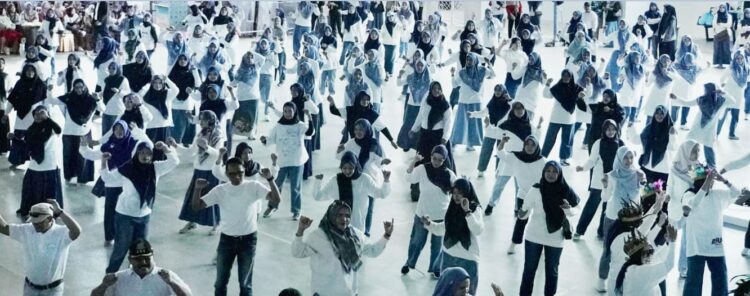 Line Dance HUT Korpri, ASN Padati Gedung Serbaguna Sport Centre 1 line dance ok