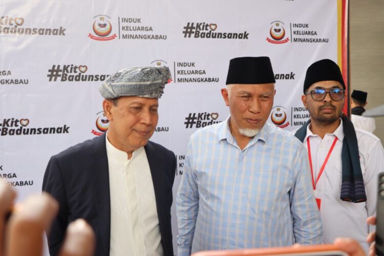 Hadiri Silaturahmi Akbar Masyarakat Minang Nasional, Gubernur Mahyeldi: Jaga Soliditas Perantau 1 BERSAMA—Gubernur Sumbar Mahyeldi bersama Ketua DPP Induk Keluarga Minang (IKM) Boy Rafli Amar, saat bincang bincang.