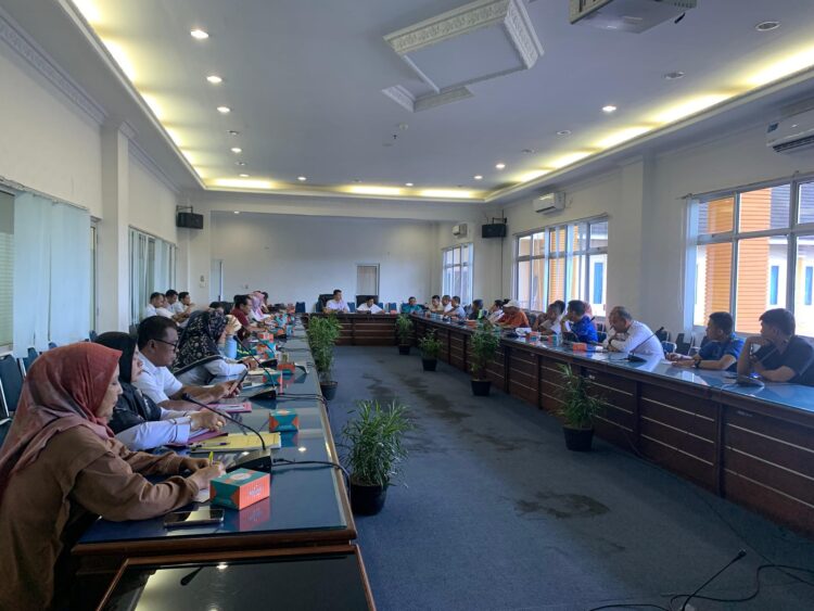 Jelang HUT Pasaman Barat ke-21, Pemkab Gelar Rapat Persiapan 1 RAPAT—Mempersiapkan momen HUt Pasbar, pemkab Pasaman Barat menggelar rapat persiapan di Auditorium Kantor Bupati setempat pada Rabu (11/12).