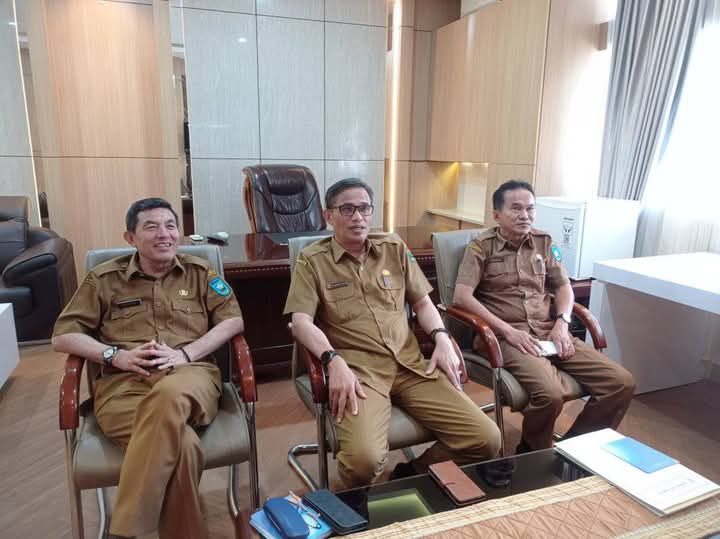 mengikuti peringatan Hari Anti Korupsi Sedunia Hakordia yang digelar Komisi Pemberantasan Korupsi KPK secara daring melalui aplikasi Zoom Meeting di Balaikota p