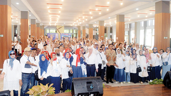 H Irzal dari Angkatan 80 Terpilih sebagai Ketua Umum Ikasempat Padang 1 MUBES DAN REUNI AKBAR— Ratusan alumni lintas angkatan SMP 4 Padang menghadiri mubes dan reuni akbar dengan tema “Mangumpuan Nan Tarserak Menjalin Silaturahmi”, di gedung Youth Center.