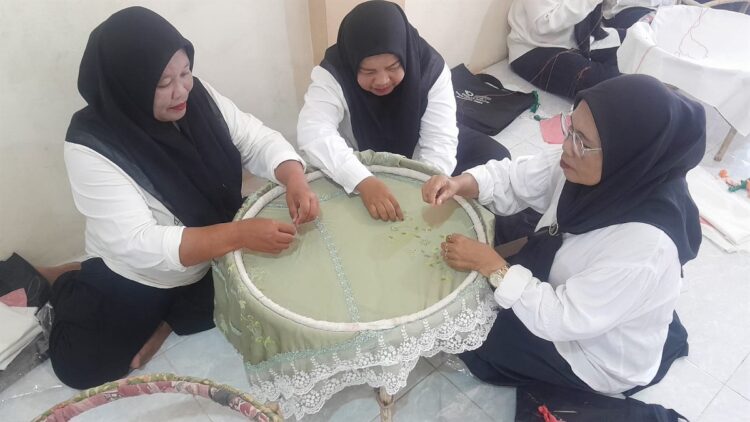 Siapkan Tenaga Kerja Ahli Industri, Diklat 3 In 1, Pendidikan Vokasi Berbasis Kompetensi 1 DIKLAT— Peserta Diklat 3 in 1 saat melakukan aktifitas yang diberikan Instruktur yang berkompeten dibidangnya.