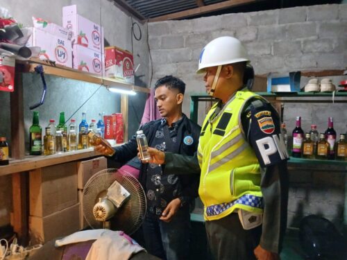 Razia Tim SK4 di Lunang Sita Puluhan Kardus Minuman Keras 1 r e1734340500391