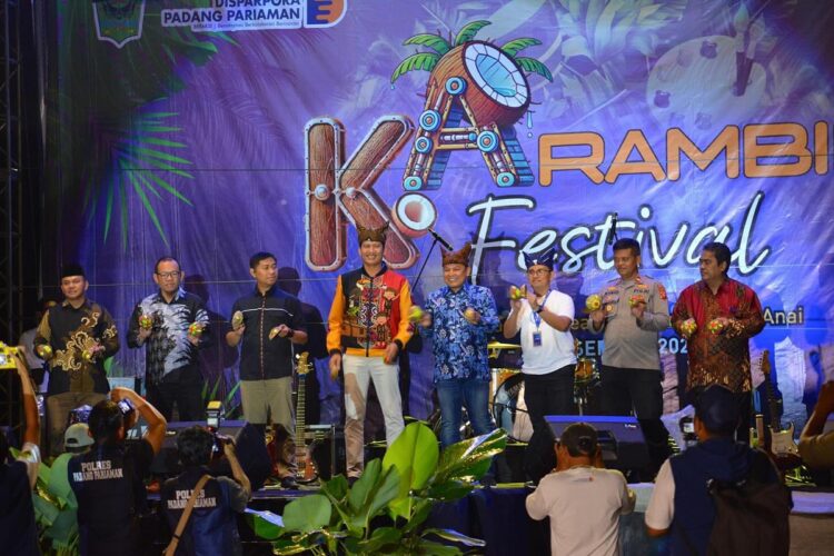 Karambia Festival, Tingkatkan Pelaku Ekonomi Kreatif Generasi Muda 1 KARAMBIA FESTIVAL—Sekretaris Daerah Padangparaman Rudy Repenaldi Rilis saat membuka acara Karambia Festival.