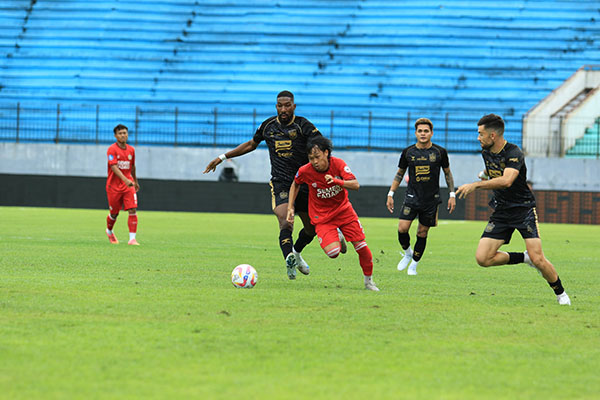 Kalah Dari PSIS Semarang, Semen Padang Makin Terpuruk di Dasar Klasemen 1 MAKIN TERBENAM— Semen Padang FC makin terbenam di dasar klasemen setelah menelan kekelahan 1-0 atas tuan rumah PSIS Semarang di pekan ke-12 BRI Liga 1 2024/2025.