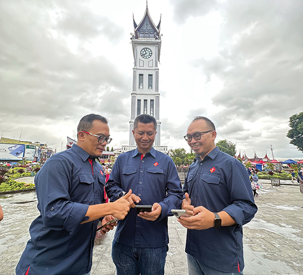 KESIAPAN LAYANAN— Telkomsel memastikan kesiapan layanan dan jaringan di kawasan utama wisata Jam Gadang, Bukittinggi, untuk mengantisipasi peningkatan aktivitas digital masyarakat selama momen puncak libur Natal danTahun Baru (NARU) 2024.