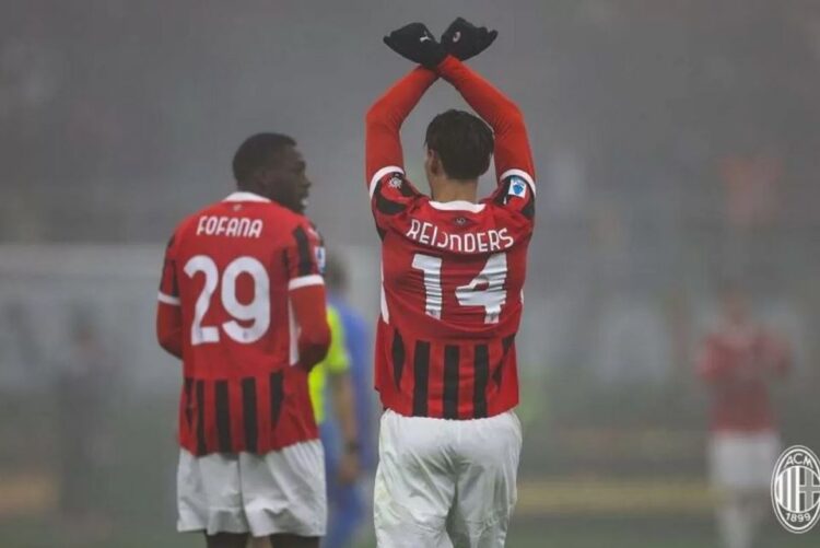 Tijjani Reijnders Cetak Dua Gol, AC Milan Menang Telak 3-0 atas Empoli 1 CETAK GOL— Dua gol Tijjani Reijnders bantu AC Milan raih kemenangan 3-0 atas Empoli dalam lanjutan Serie A 2024/25 di Stadion San Siro, Milan pada Minggu (1/11).