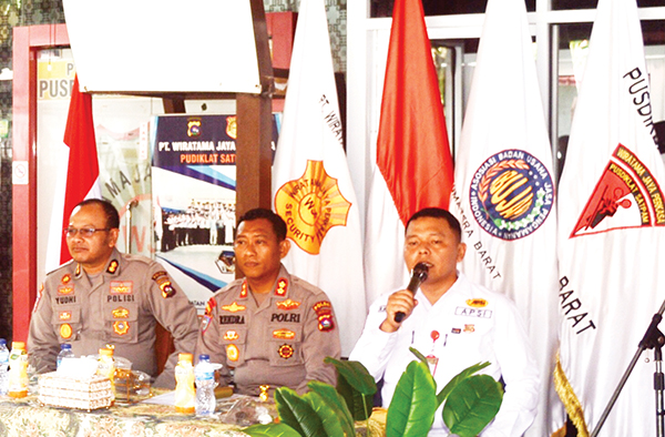 Diksar Satpam Angkatan 91 Dimulai, Fokus pada Profesionalisme dan Nilai Keagamaan 1 Direktur Operasional PT. Wiratama Jaya Perkasa, M. Bayu Abdullah SH, M.Kn pada pembukaan peserta Diksar Satuan pengamanan angkatan 91 tahun 2025.