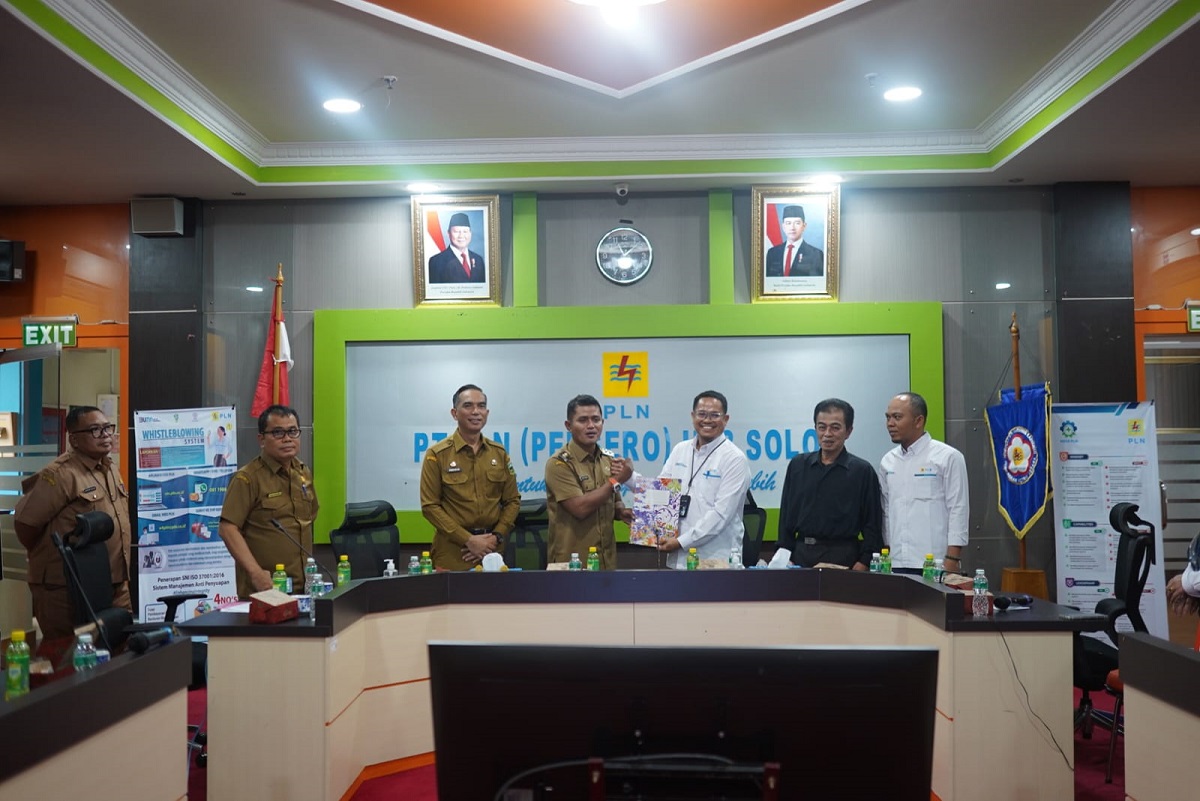 1. Wakil Bupati Solok Jon Firman Pandu berkunjung ke PLN cabang Solok
