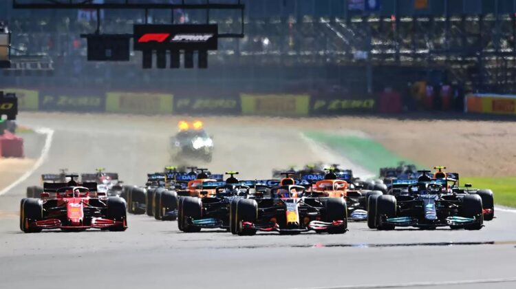 Dominasi dengan Rekor Mengagumkan, Max Verstappen Dinobatkan sebagai Raja Sprint Race Formula 1 1 SPRINT RACE— Sprint race pertama di Silverstone 2021 yang dimenangkan oleh Verstappen.