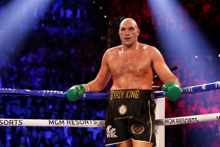 Tyson Fury, Mantan Juara Kelas Berat Tinju, Umumkan Pensiun dengan Makna Terselubung 1 JUARA DUNIA— Mantan juara tinju kelas berat, Tyson Fury, mengumumkan pensiun sebagai petinju. Pengumuman tersebut diunggah melalui sosial media Instagram miliknya pada Senin (13/1).