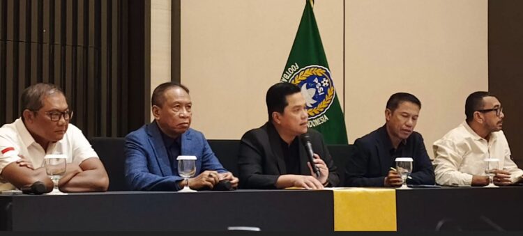 PSSI Resmi Depak Shin Tae-yong dari Timnas Indonesia 1 KONFERENSI PERS— Ketua Umum PSSI Erick Thohir dalam konferensi pers pada Senin (6/1).
