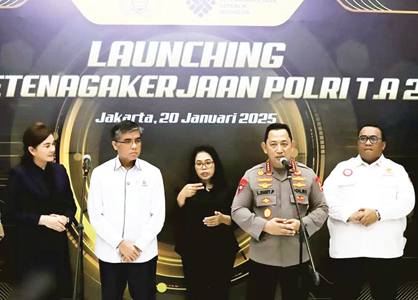 Berikan Jaminan Kepastian Hukum Kepada Buruh dan Pekerja, Polri Luncurkan Desk Ketenagakerjaan 1 LAUNCHING— Menteri Ketenagakerjaan Yassierli bersama Kapolri Kapolri Jenderal Listyo Sigit Prabowo saat konferensi pers Launching Desk Ketenagakerjaan Polri.